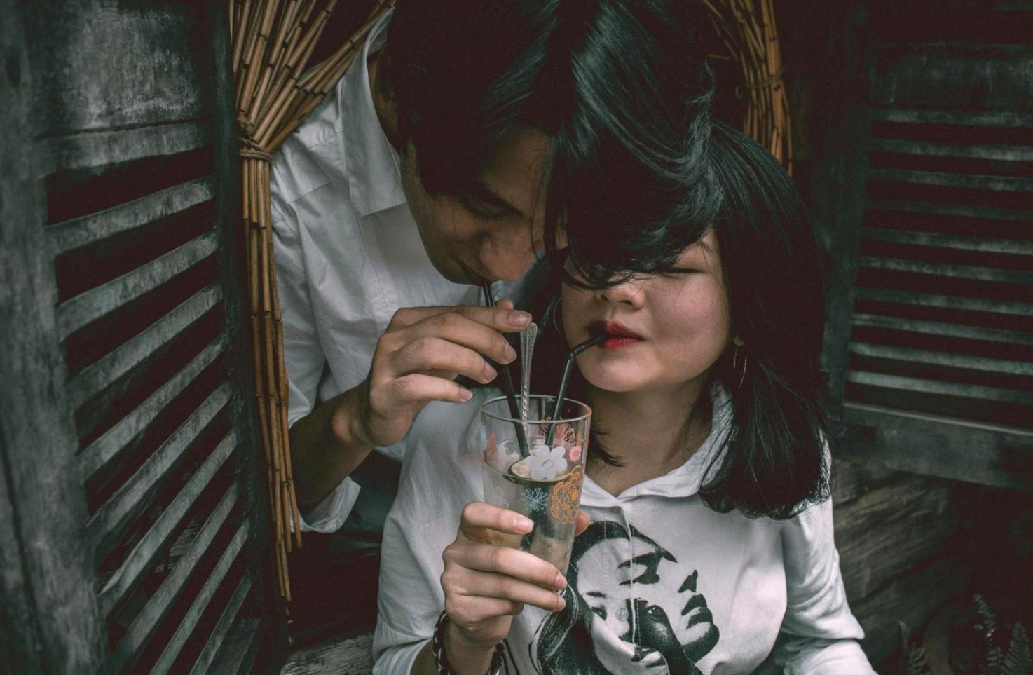 Familie beim gemeinsamen Putzen nach neuem System