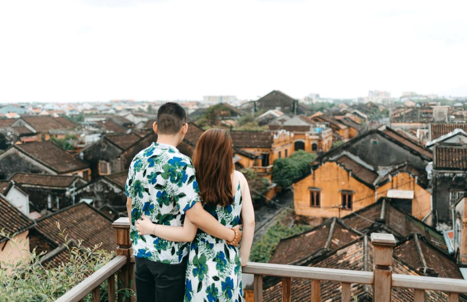 Familie beim gemeinsamen Kochen in der Küche